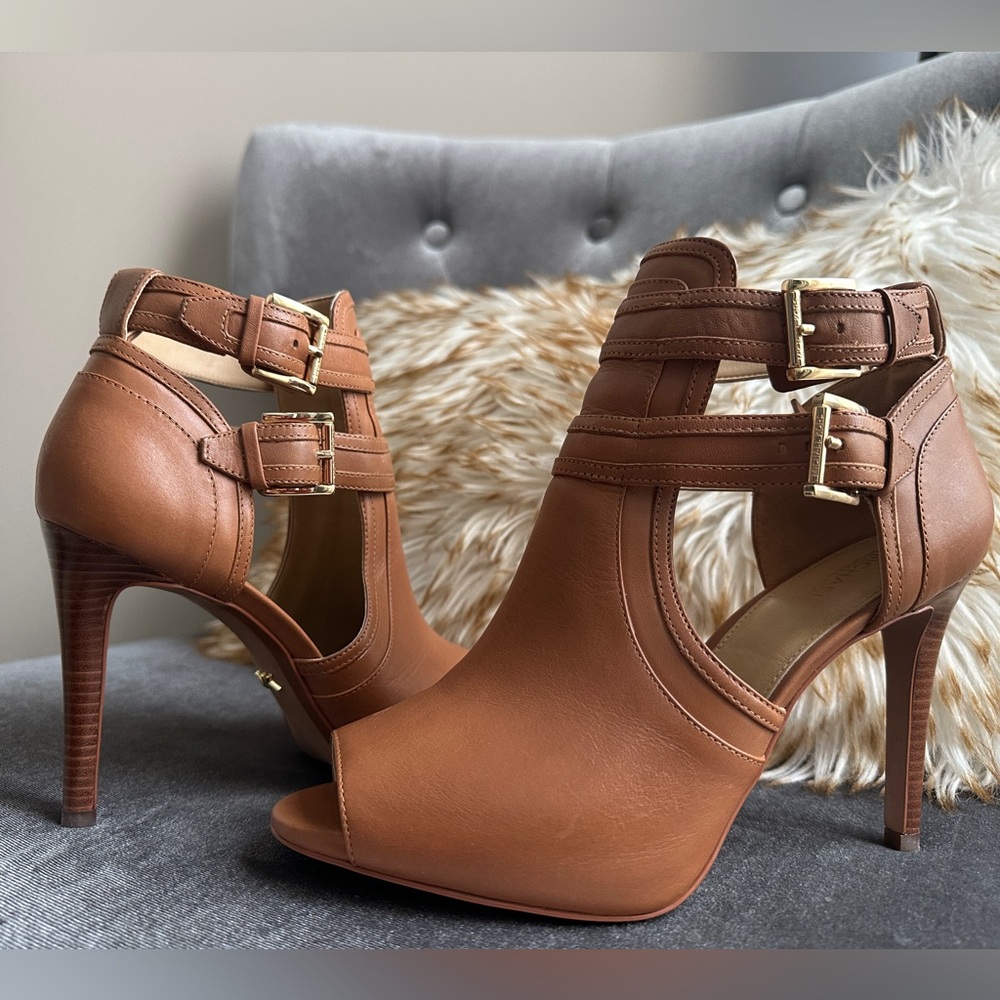 Authentic Michael Kors Shoes size 8